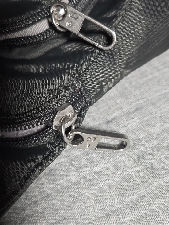 Baggallini Black Lightweight Crossbody Messenger Bag with 5 zipper compartments. - Picture 8 of 11